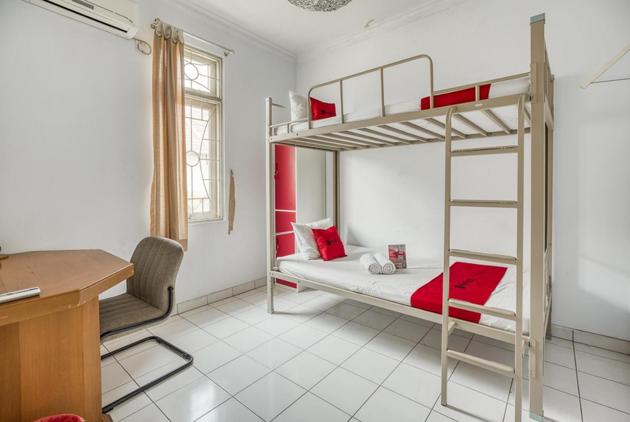Reddoorz Hostel @ Feliz Noche Cengkareng Jakarta Vandrerhjemsenger bilde